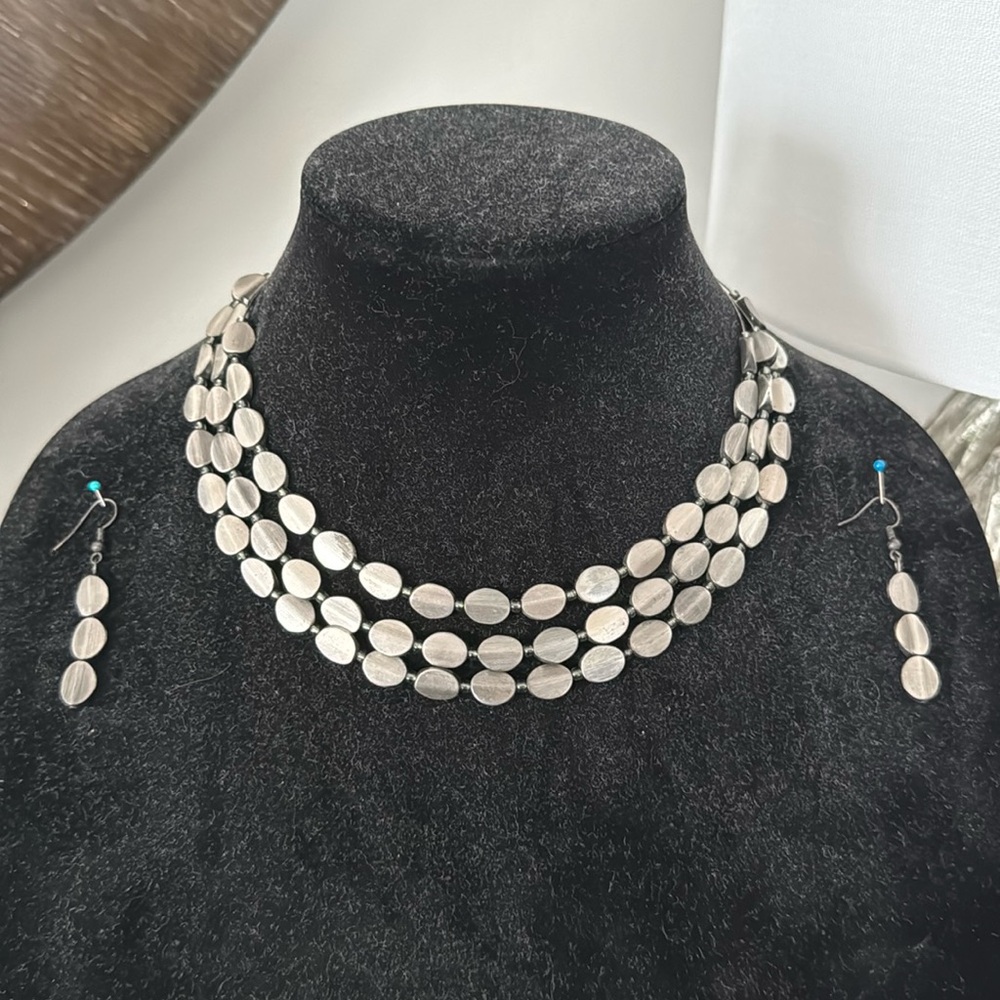 NEW Silver Toned Necklace and Earrings Set